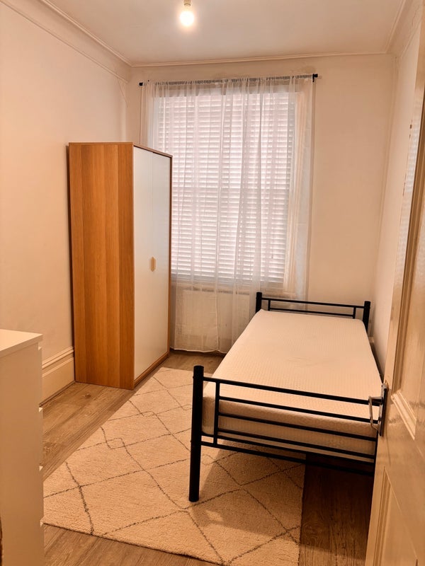 Room Widdenham Road in Greater London