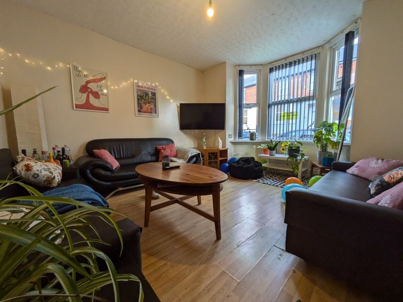 Flat Teversal Avenue in Nottingham