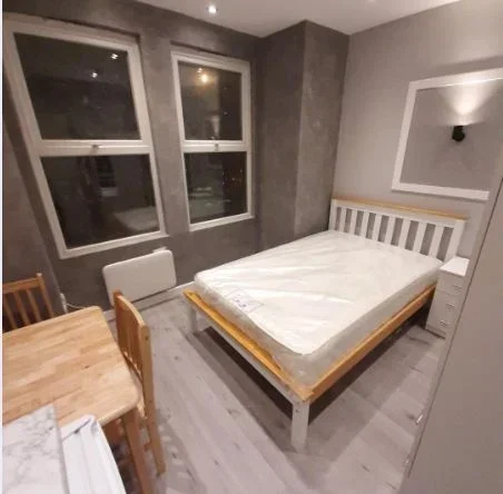 Flat Framfield Road in Greater London