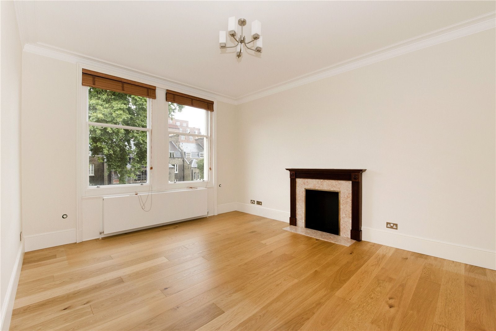 Flat Ridgmount Gardens in Greater London