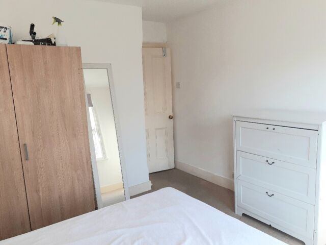 Room Linacre Road in Greater London