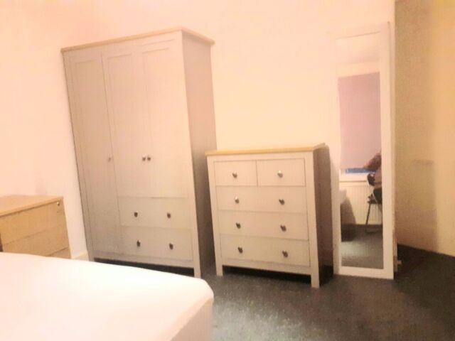 Room Linacre Road in Greater London