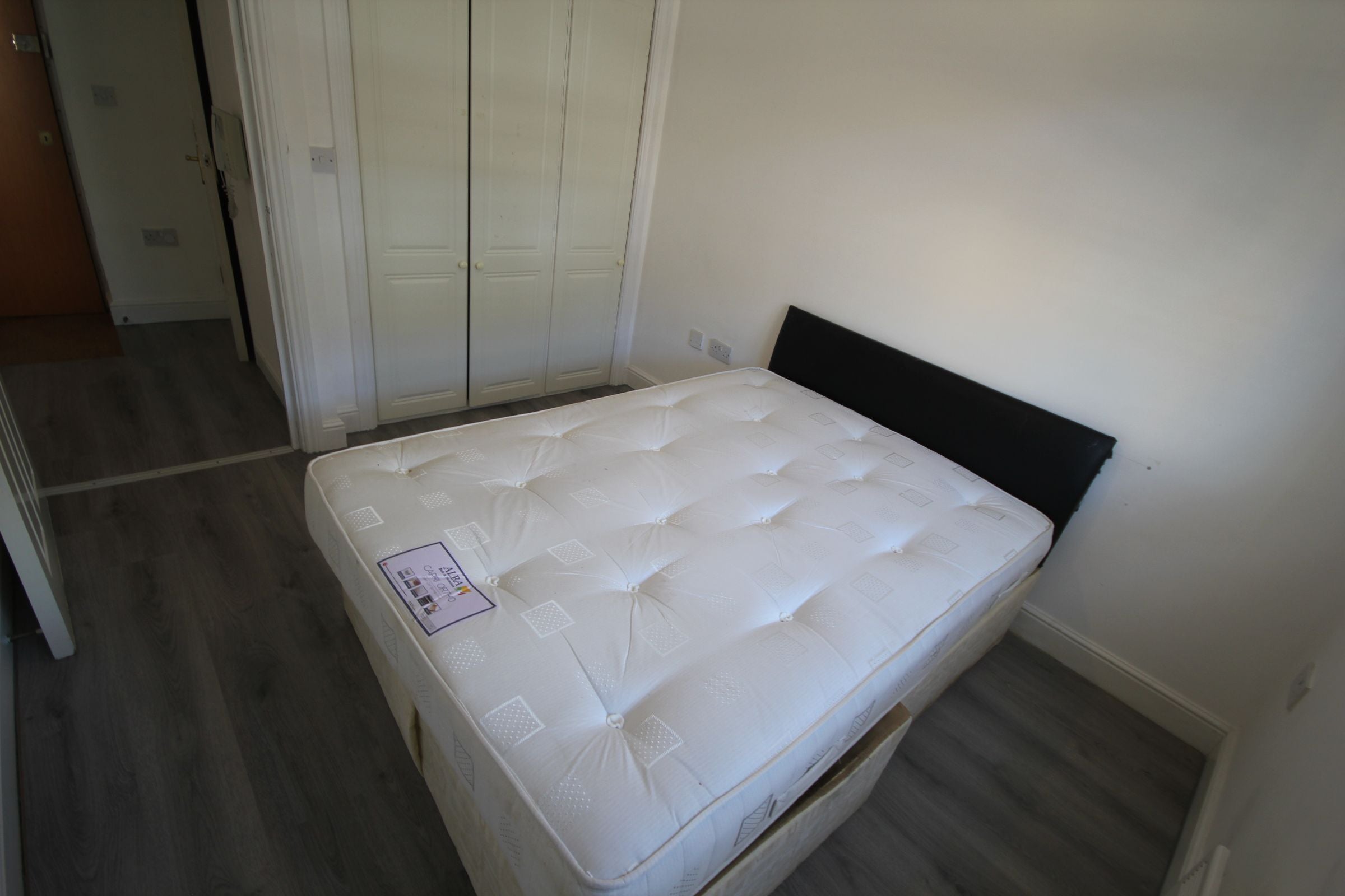 Flat Sovereign Place in Greater London
