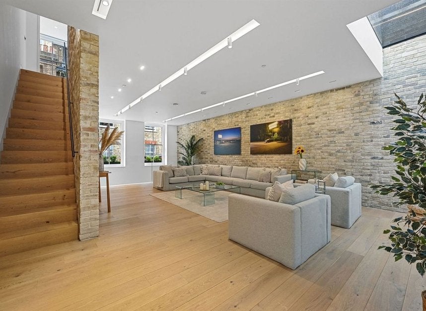 House Nottingham Place in City of Westminster