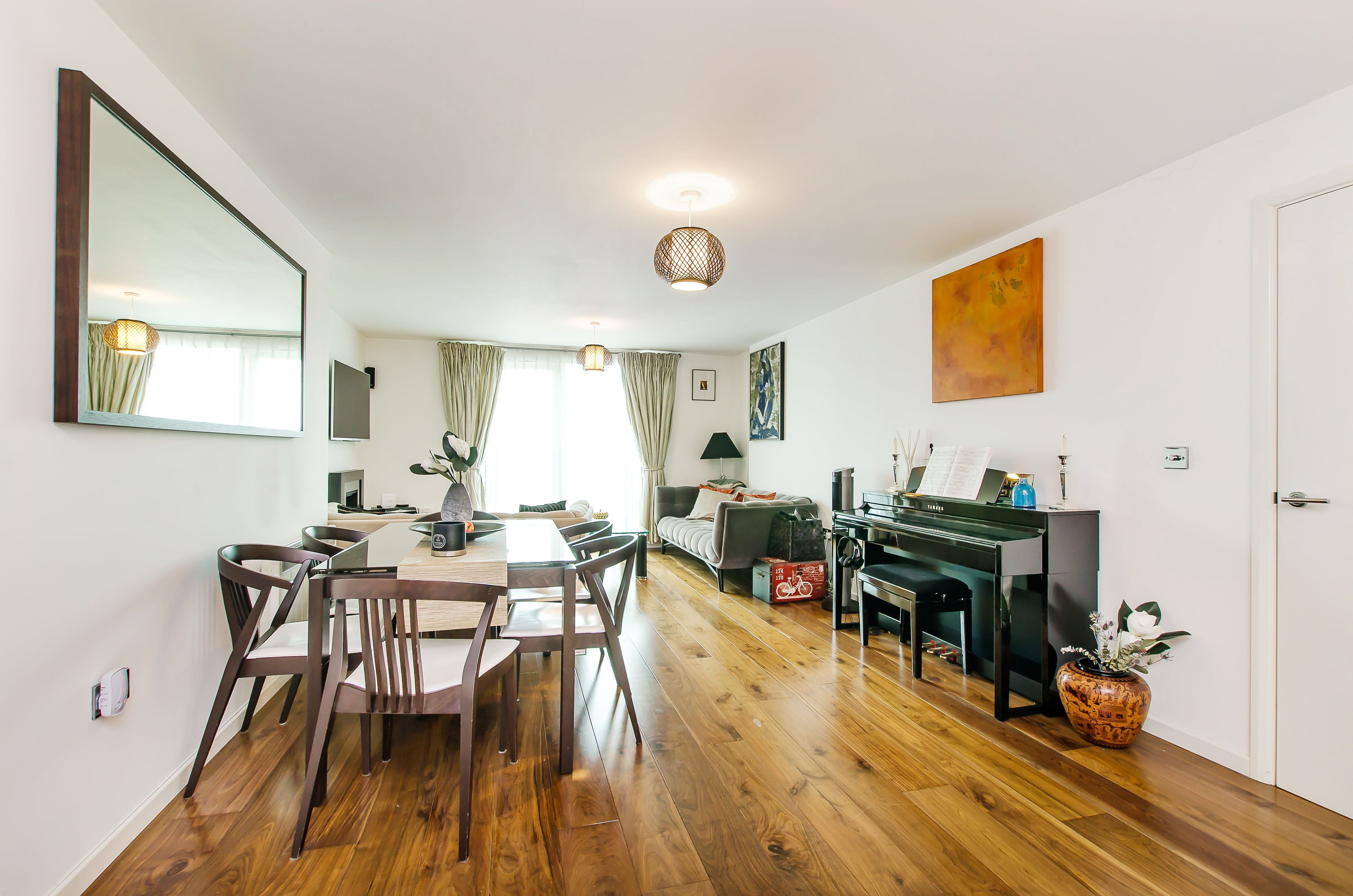 Flat Bridgefoot in Greater London