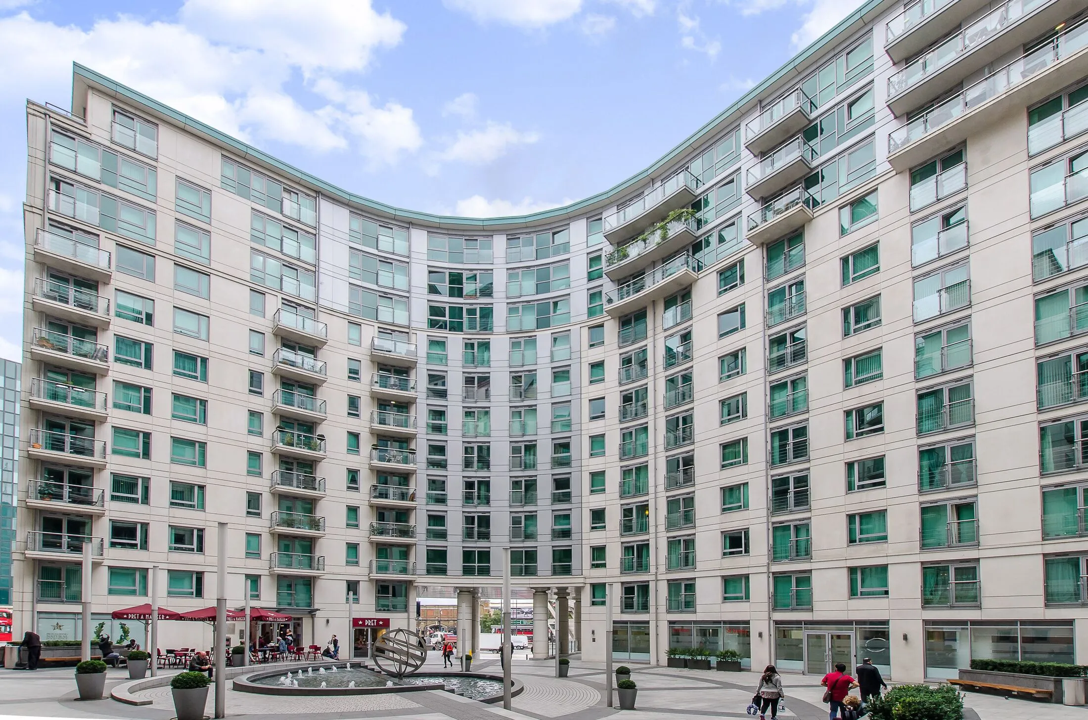 Flat Bridgefoot in Greater London