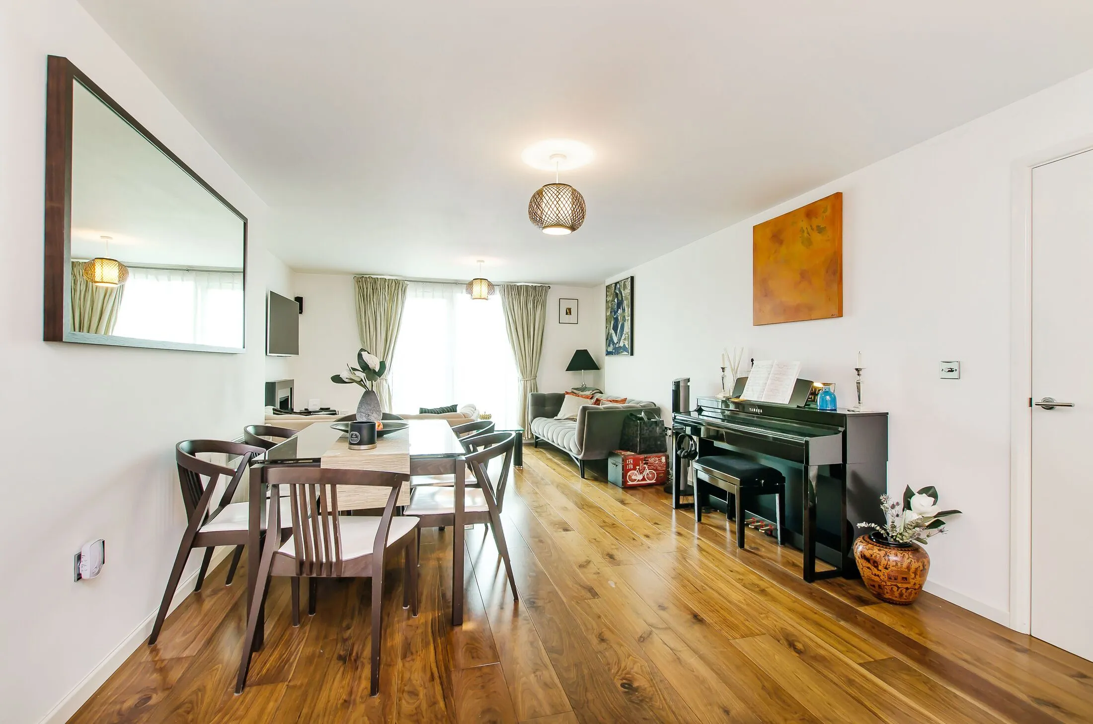 Flat Bridgefoot in Greater London