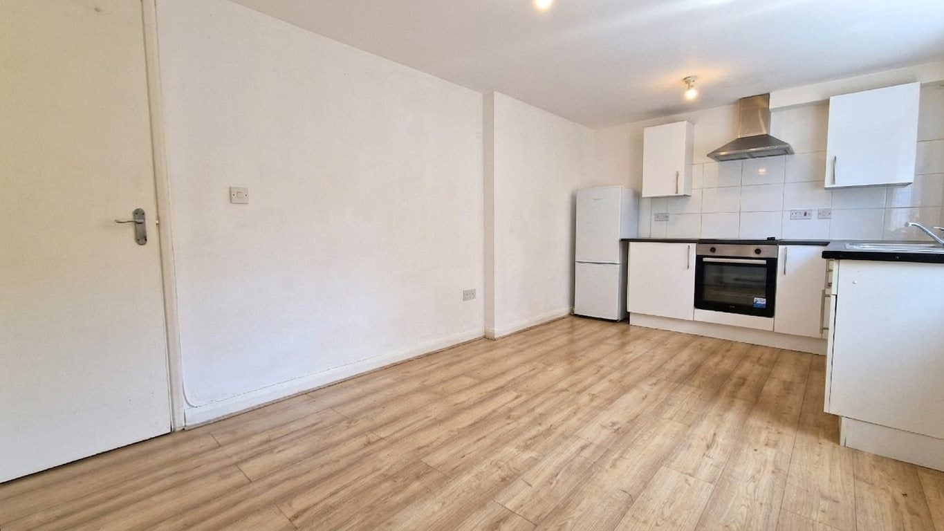 Flat Milliners Way in Luton