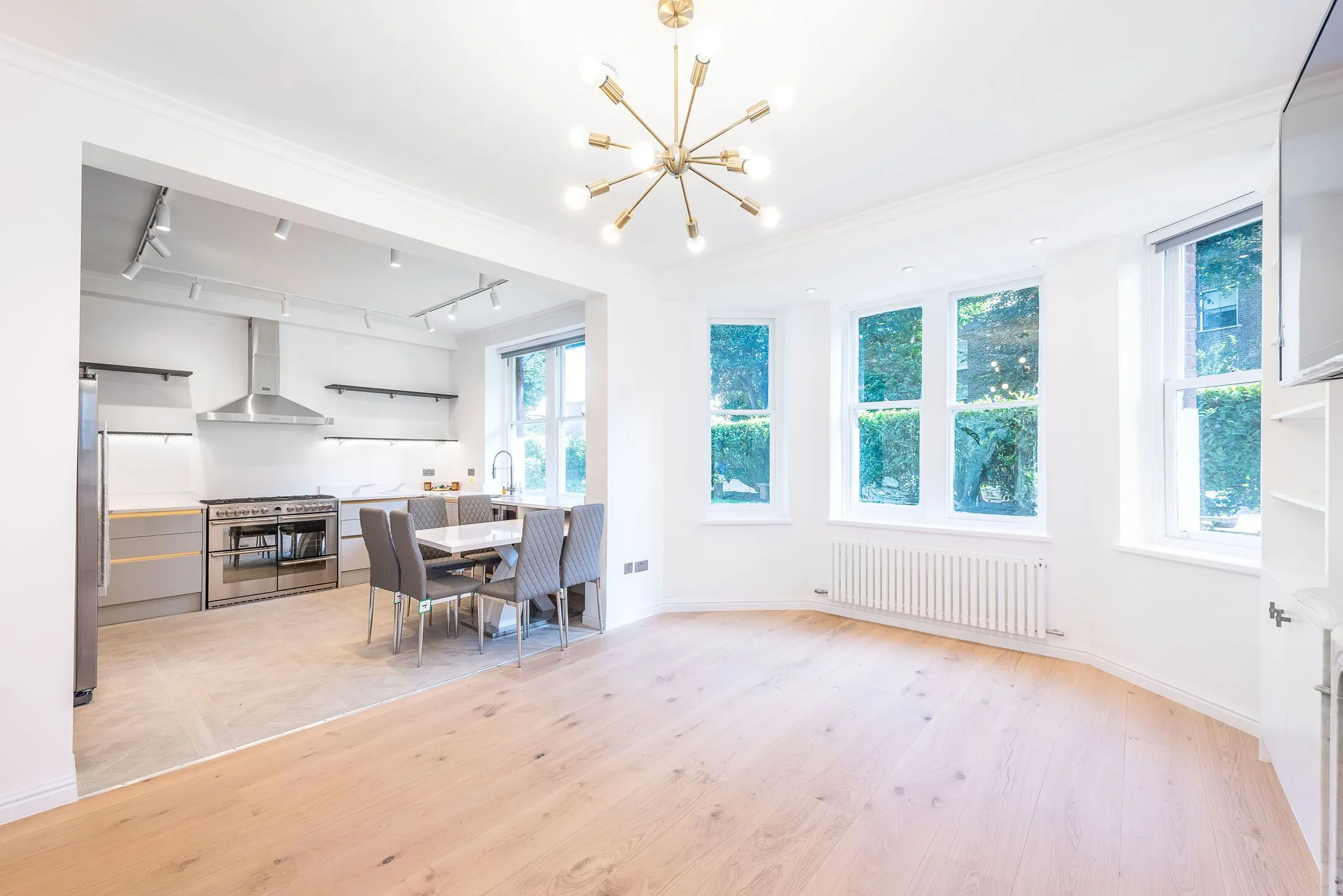 Flat Ashburnham Road in Greater London