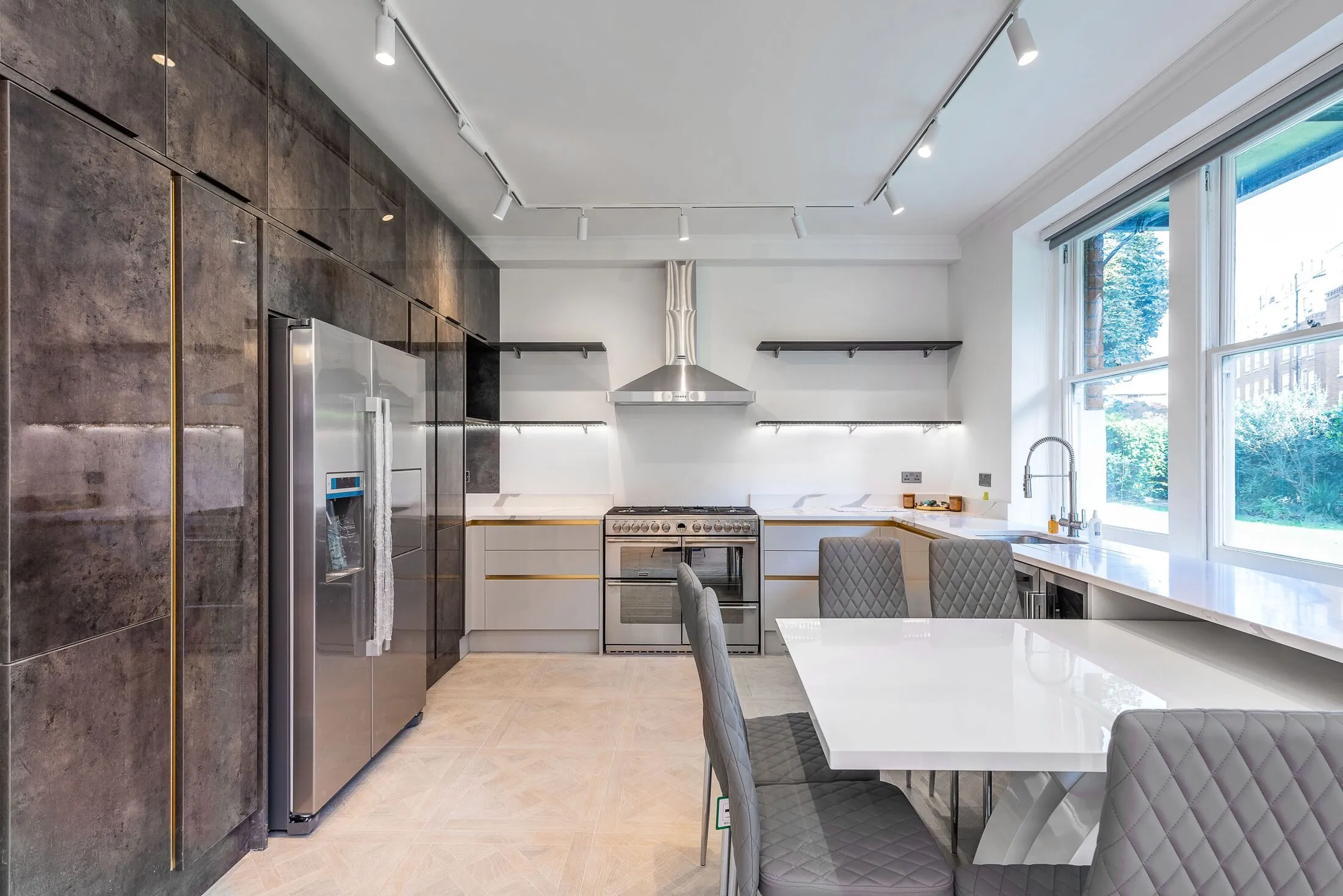 Flat Ashburnham Road in Greater London