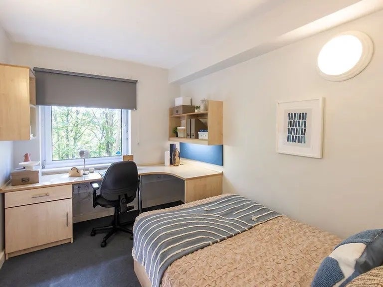 Room Charlotte Road in Sheffield
