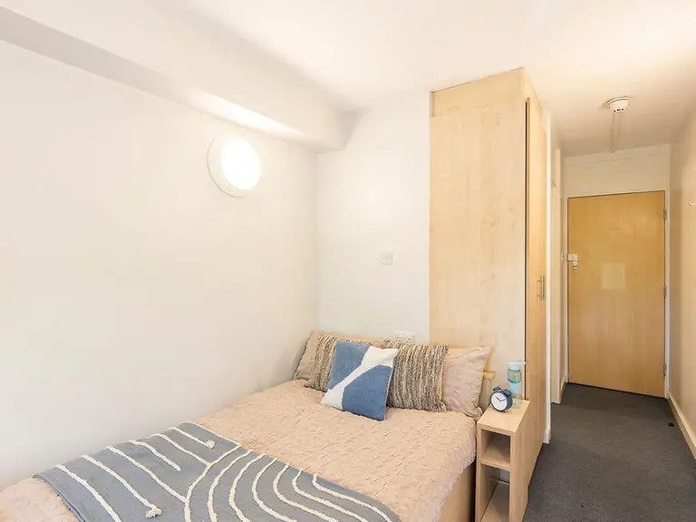 Room Charlotte Road in Sheffield