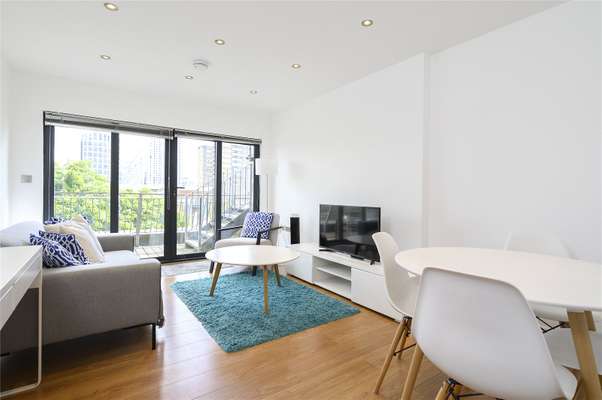 Flat Lever Street in Greater London