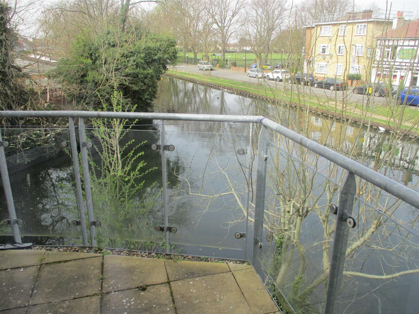 Flat Punjab Lane in Greater London