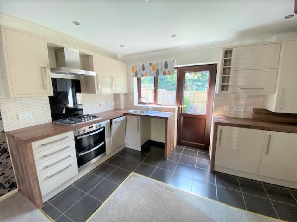 House Blackbrook Park Avenue in Fareham