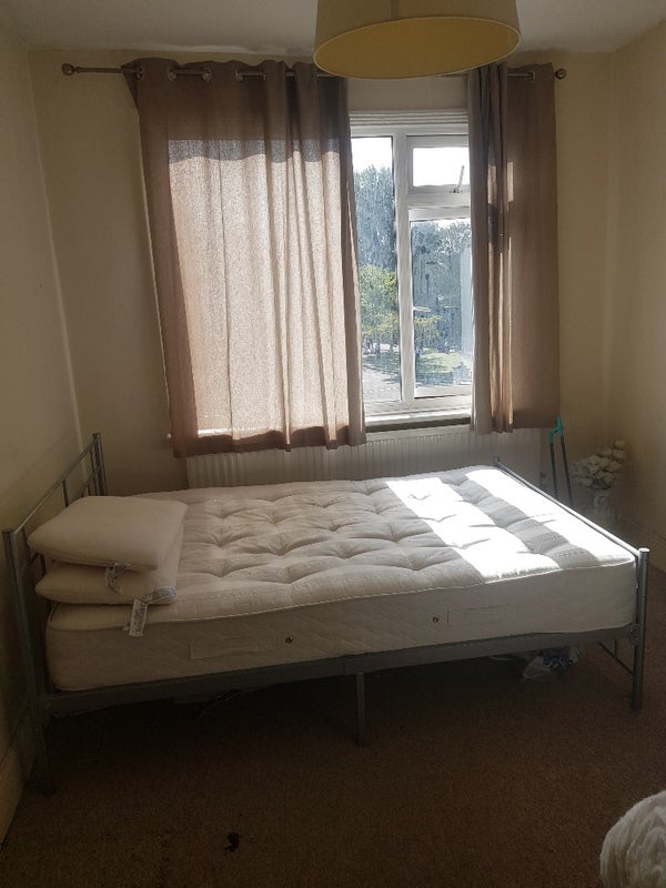 Room Julien Road in Greater London
