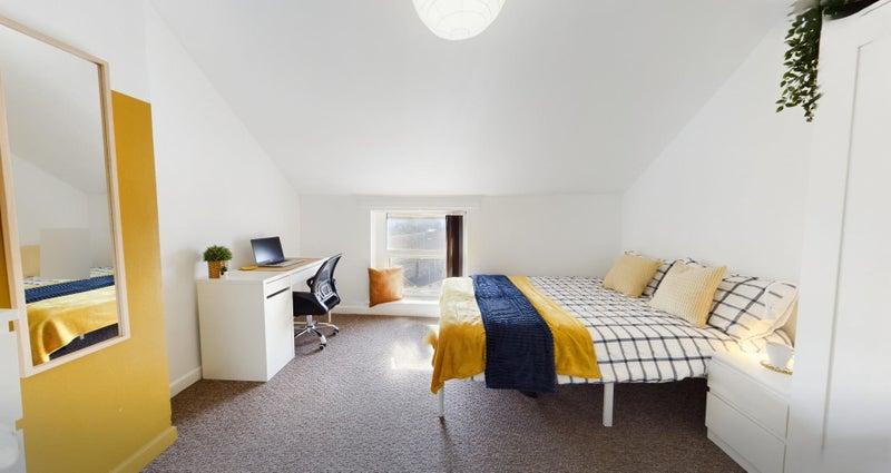 Room Gwydr Crescent in Swansea