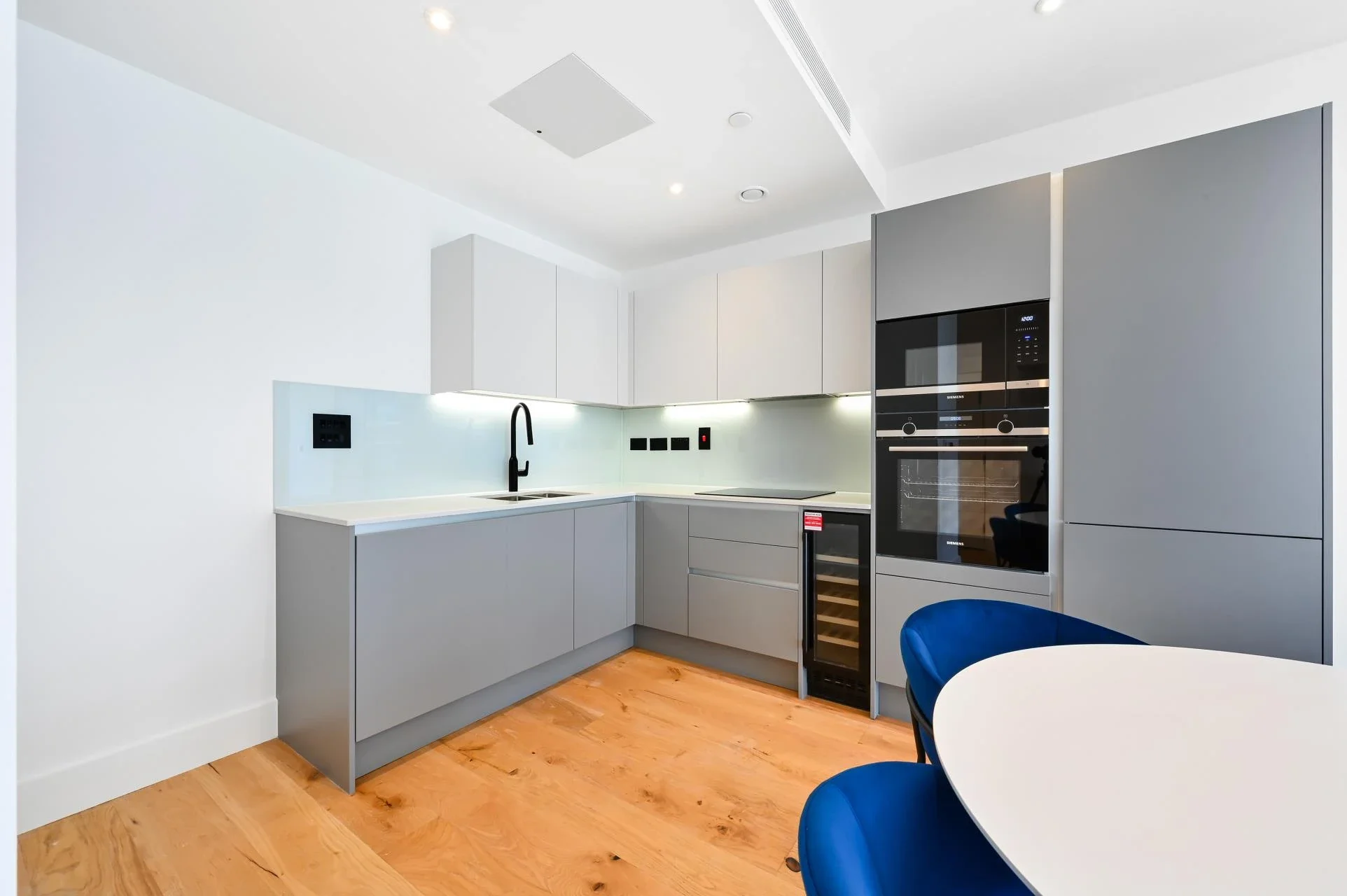Flat Worgan Street in Greater London