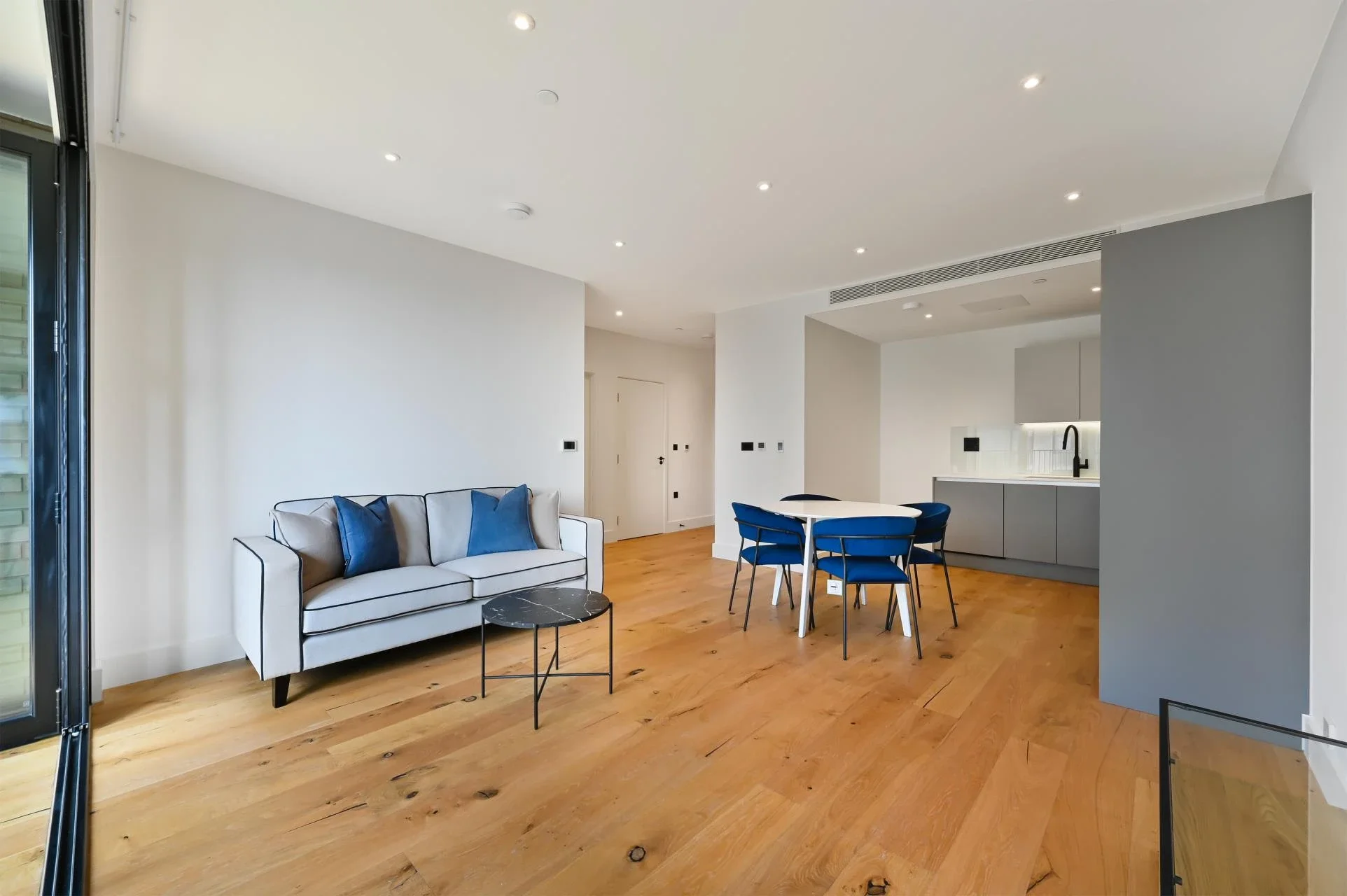 Flat Worgan Street in Greater London