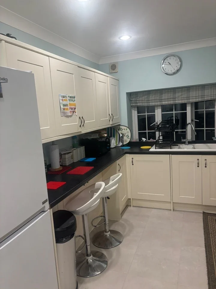 Room Meadrow in Waverley