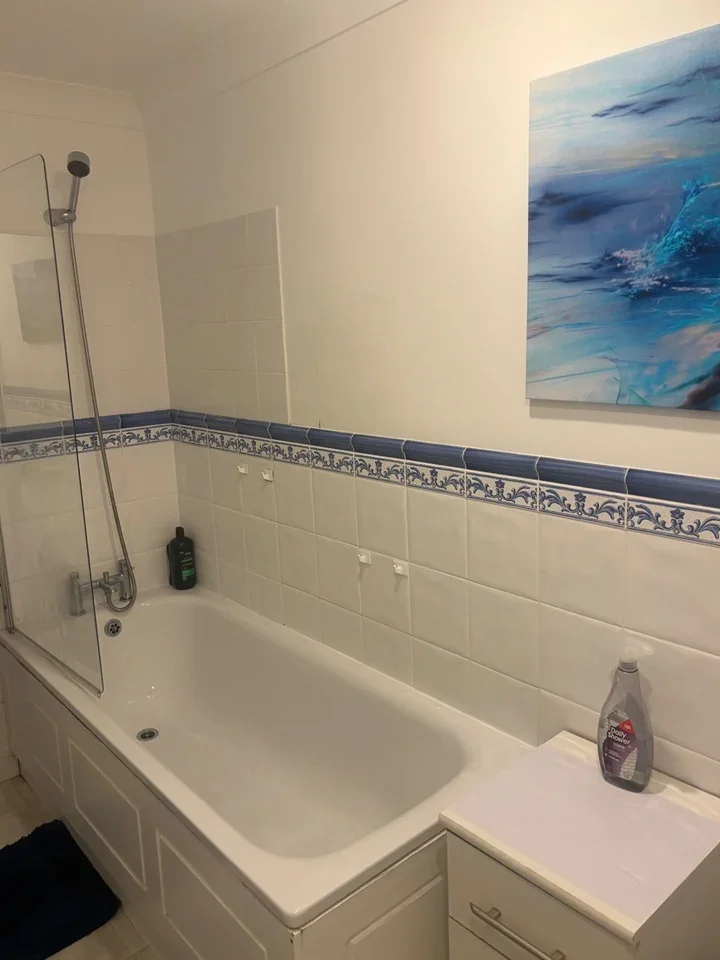 Room Meadrow in Waverley