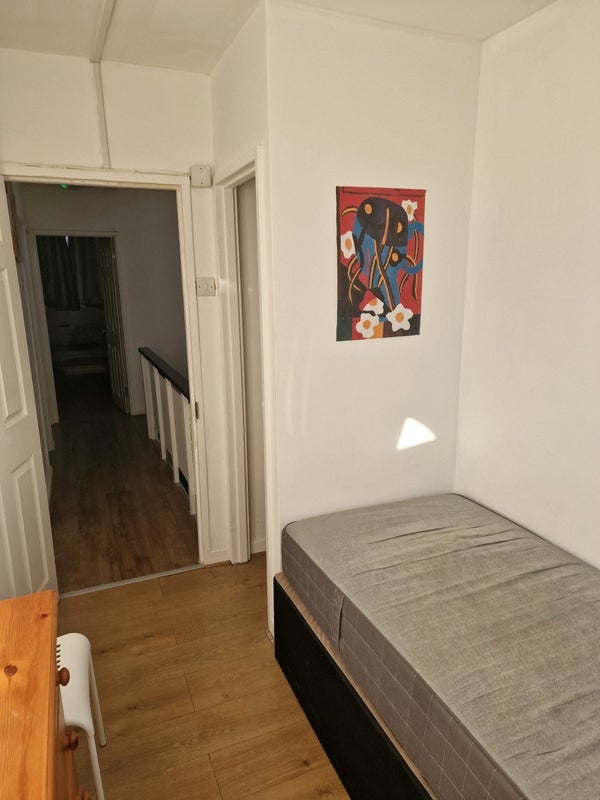 Room Swinford Gardens in Greater London