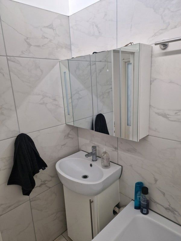 Room Swinford Gardens in Greater London