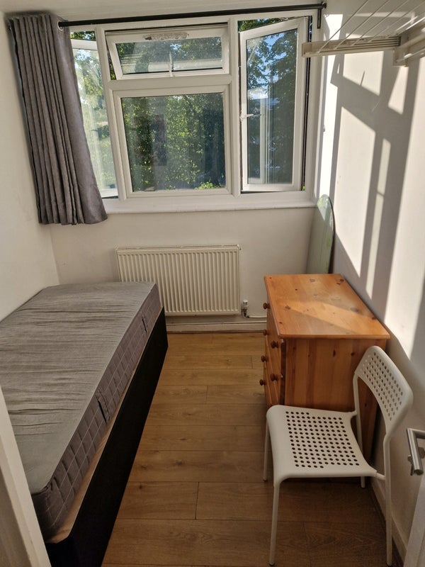 Room Swinford Gardens in Greater London