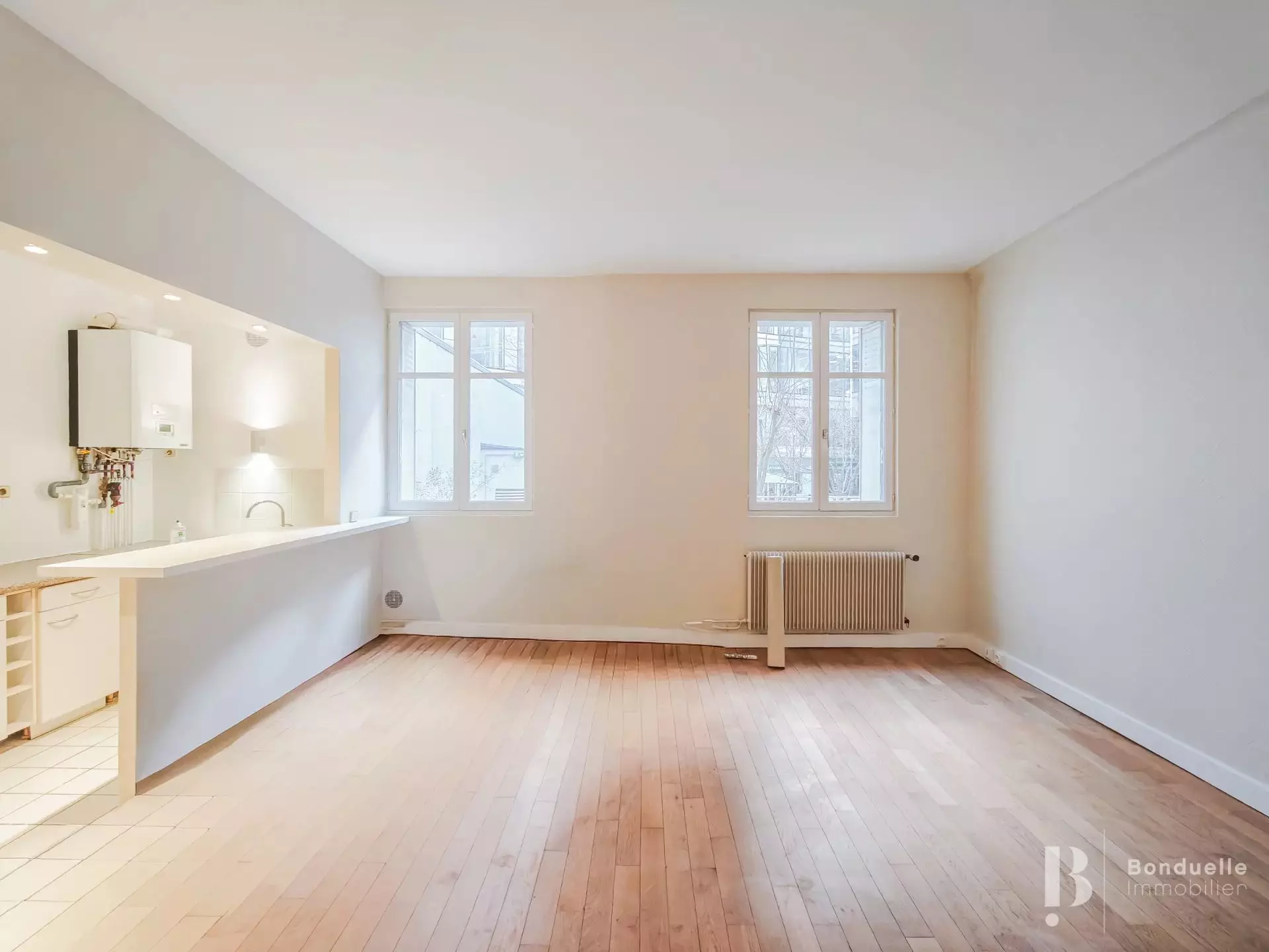 Flat Rue Pierre Demours in Paris