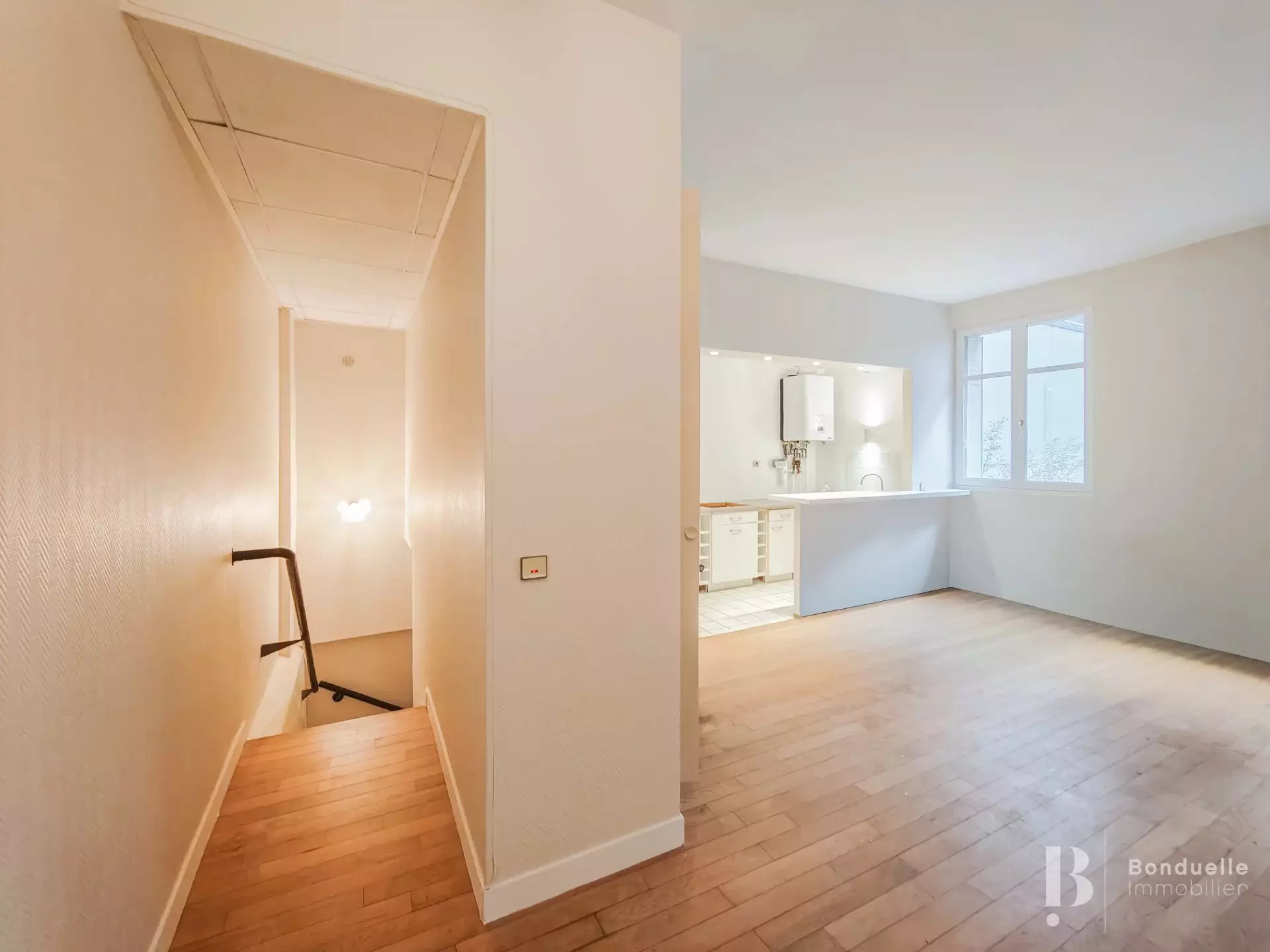 Flat Rue Pierre Demours in Paris