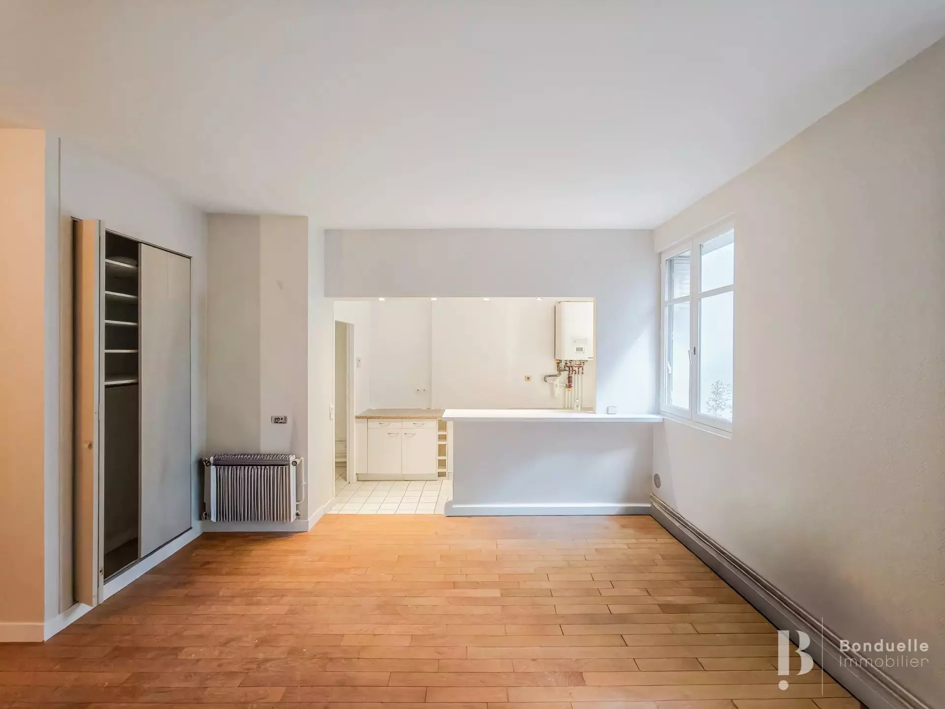 Flat Rue Pierre Demours in Paris