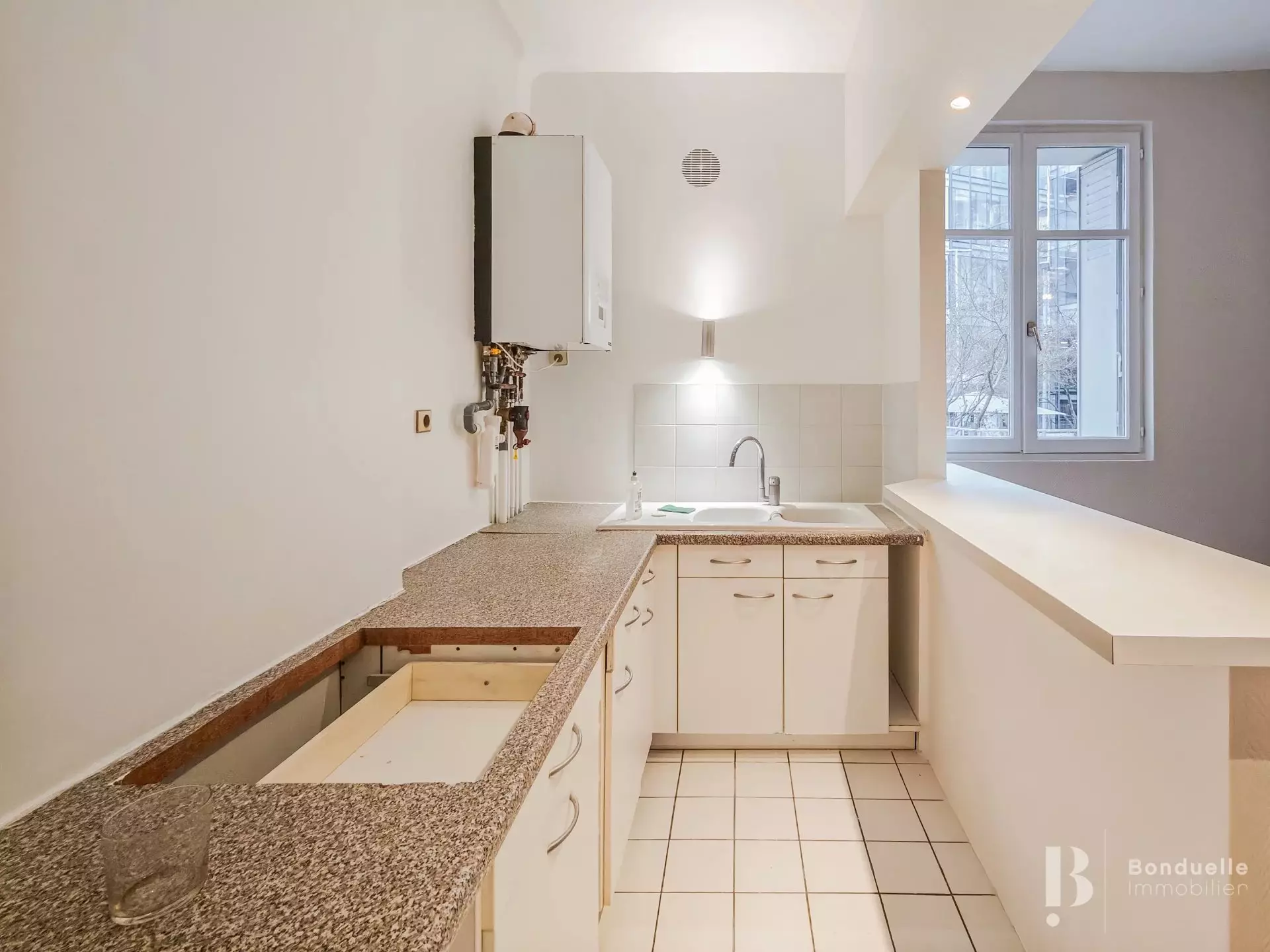 Flat Rue Pierre Demours in Paris
