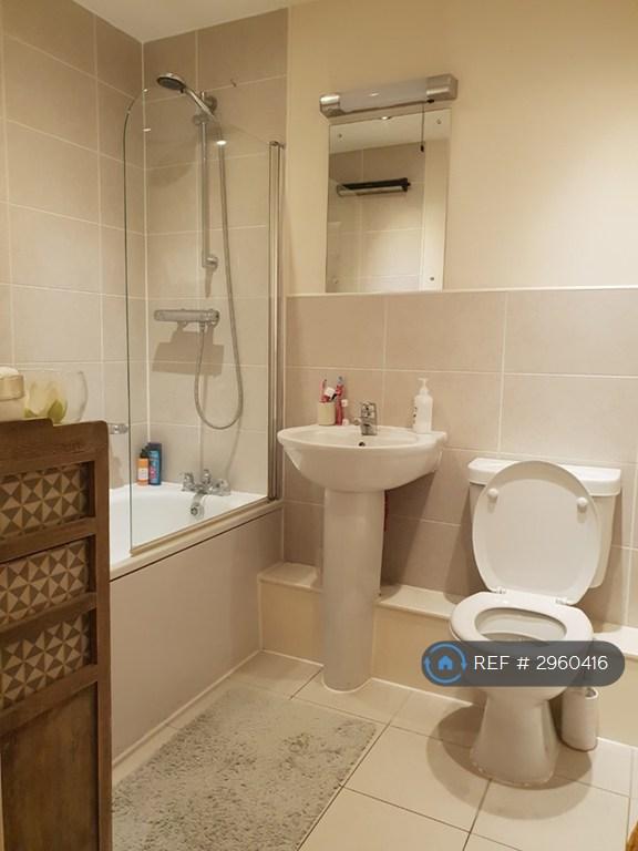 Flat Harvey Close in Greater London