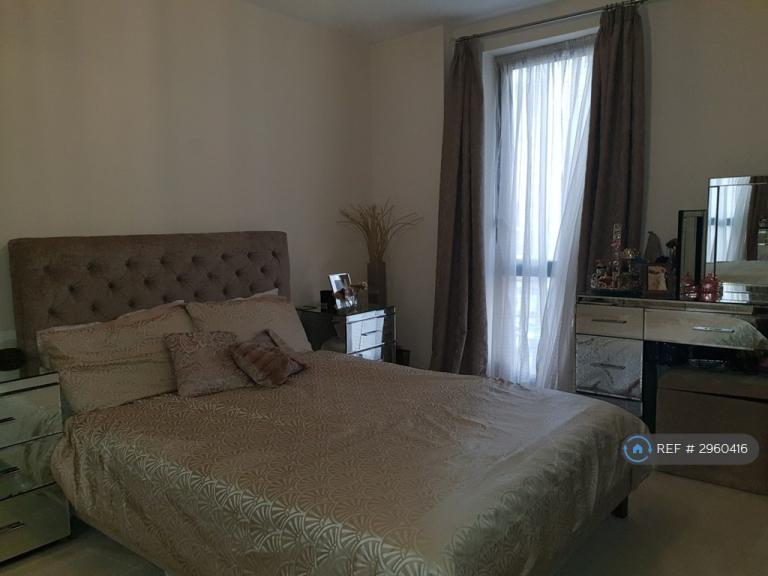 Flat Harvey Close in Greater London