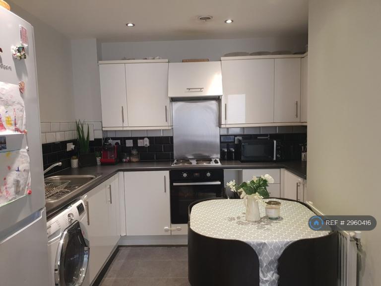 Flat Harvey Close in Greater London