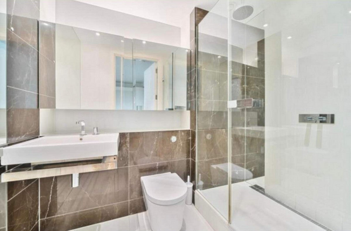 Flat Baltimore Wharf in Greater London