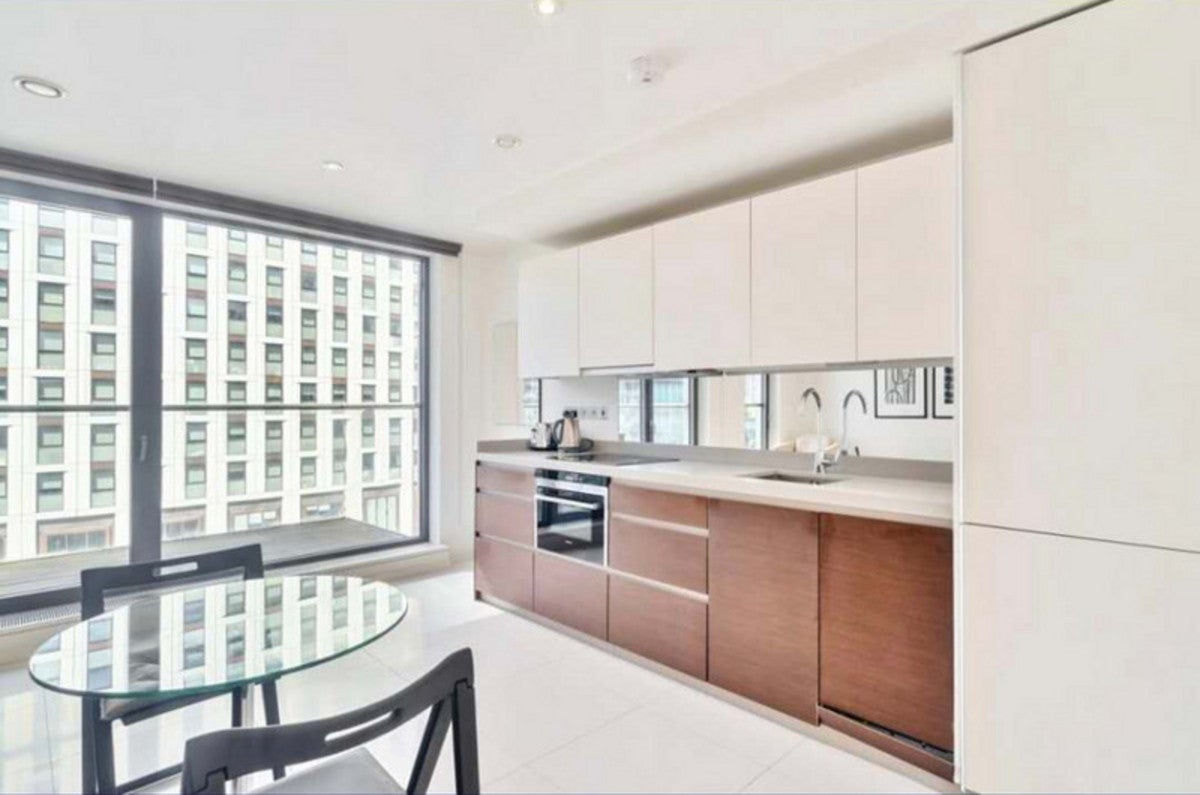 Flat Baltimore Wharf in Greater London