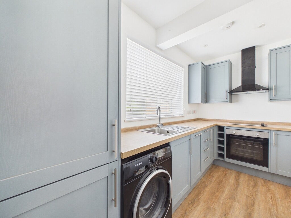 Flat Mayes Lane in Horsham