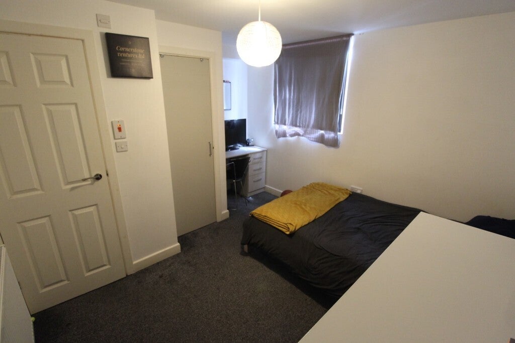 Room Irving Road in Coventry