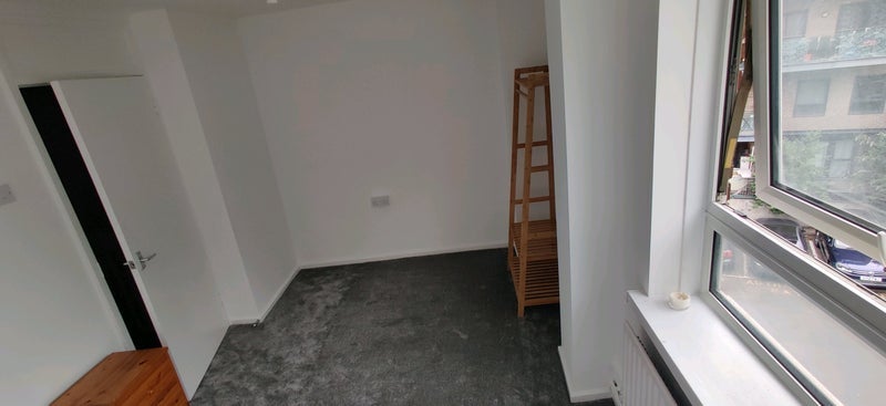 Room Abbott Road in Greater London