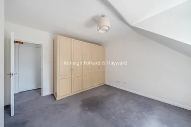 Flat Berkeley Road in Greater London