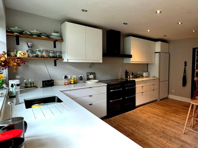 Room Evelina Road in Greater London