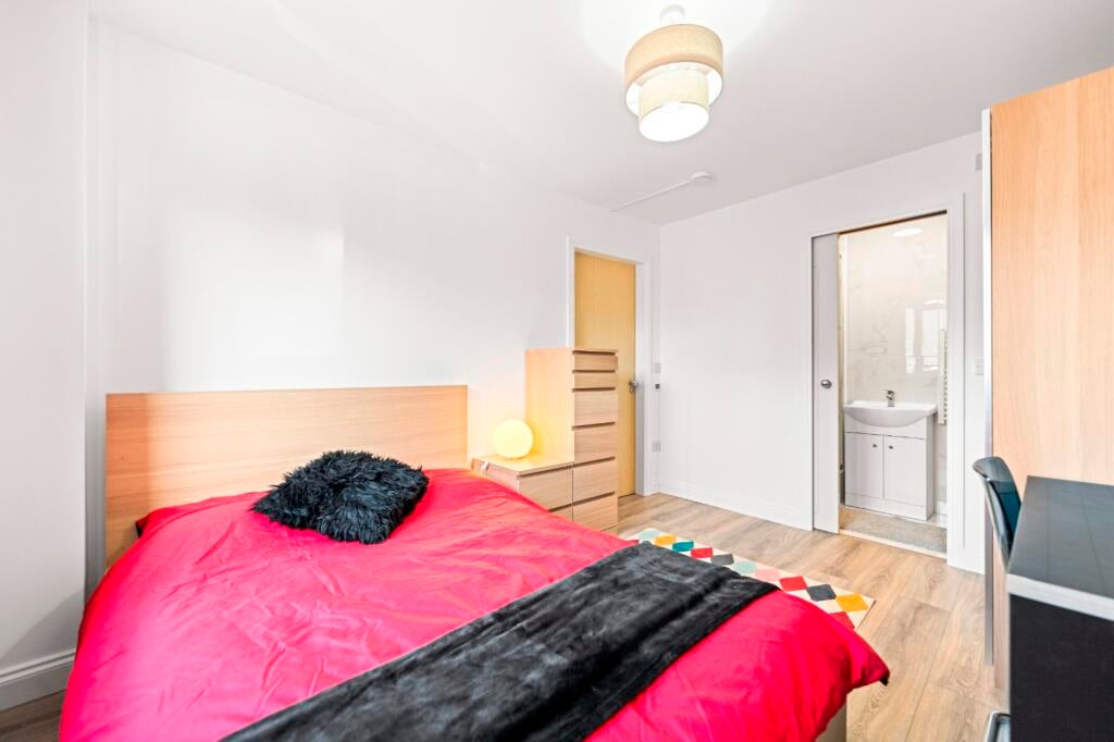 Flat Whitehill Court in Glasgow