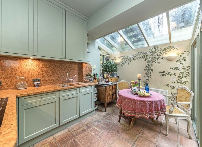 Flat Warwick Avenue in City of Westminster