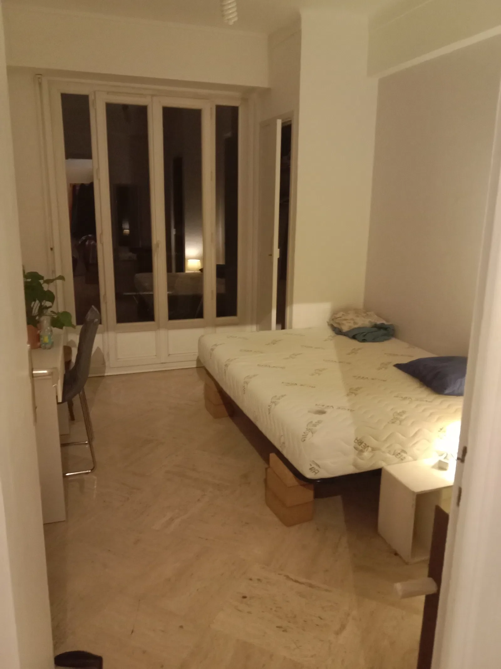 Room Place Arson in Nice