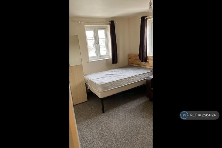 Flat Phoenix Court in Colchester