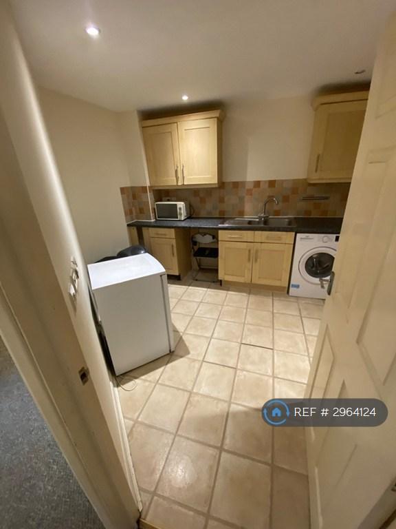 Flat Phoenix Court in Colchester