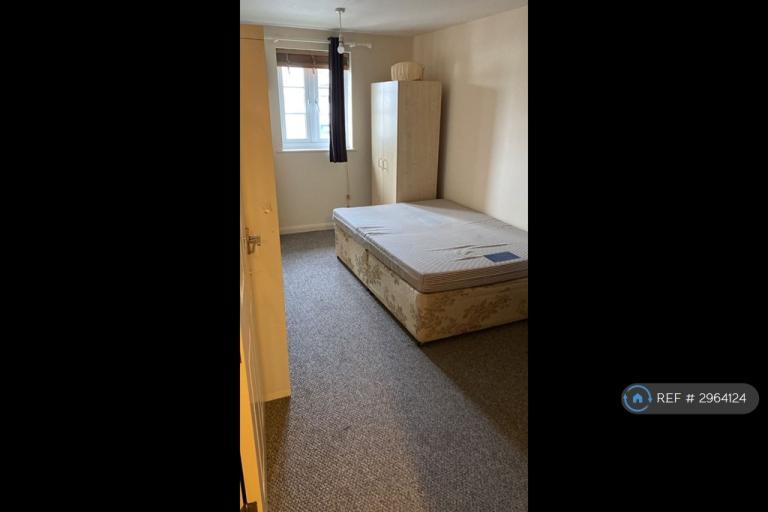 Flat Phoenix Court in Colchester