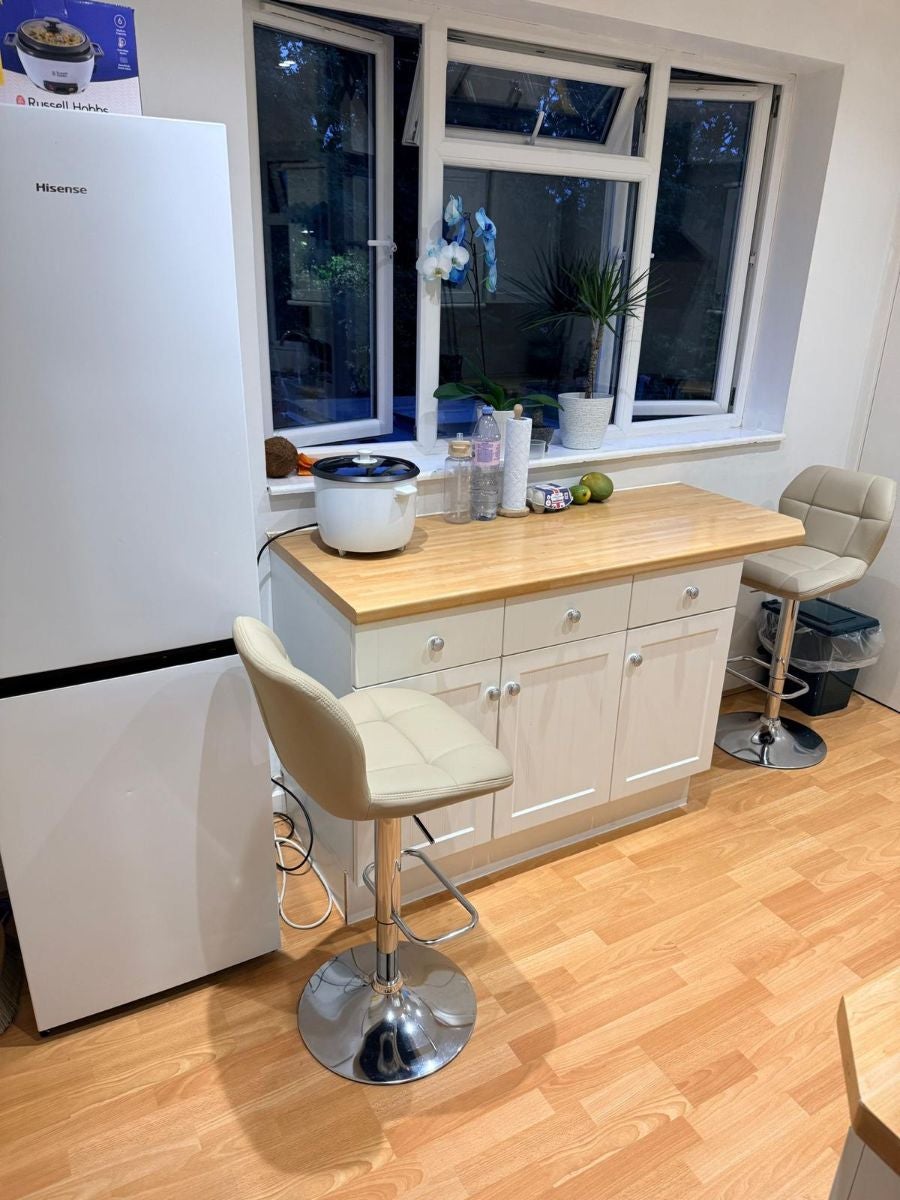 Room Tolcarne Drive in Greater London