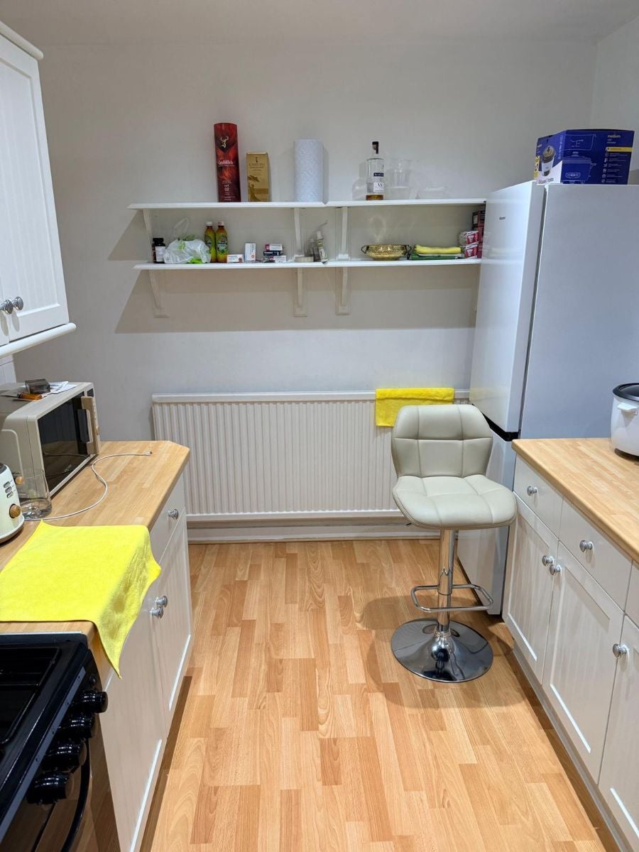 Room Tolcarne Drive in Greater London